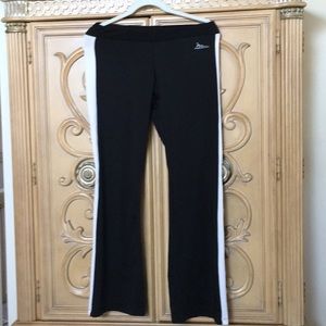 🦋 Free motion black &white stretchy exercise pants S